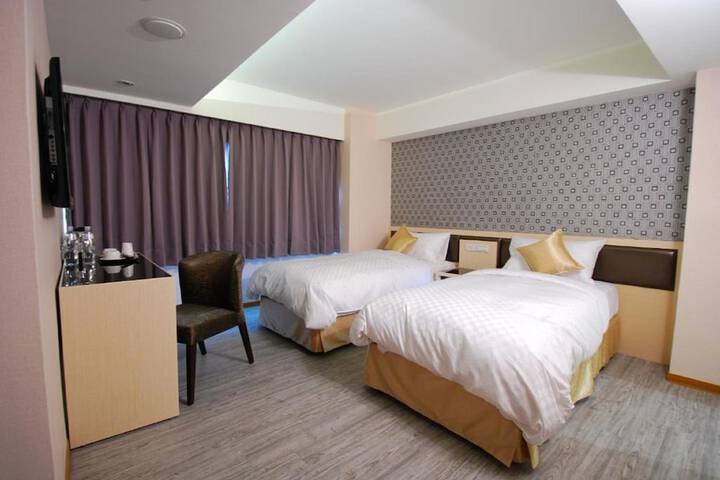 Room 8 of 25