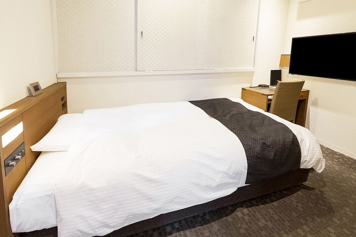 Room 2 of 31