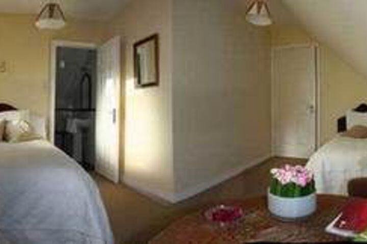 Room 7 of 18