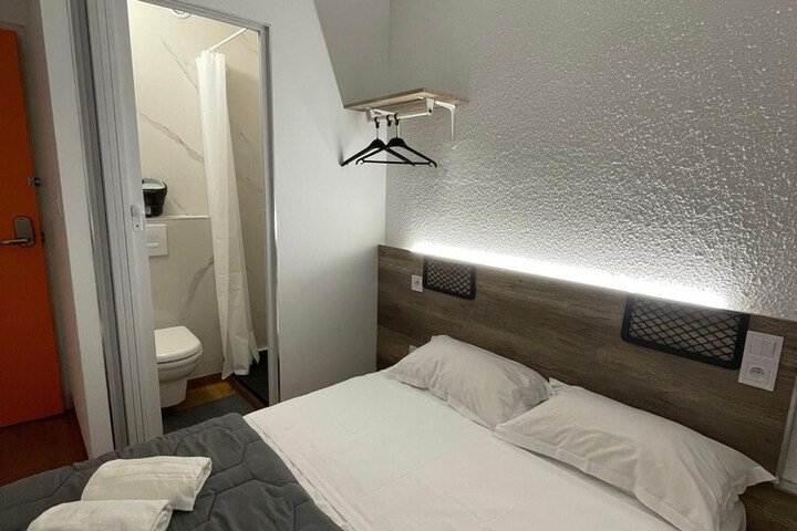 Room 9 of 26