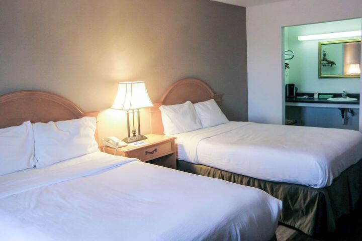 2 Double Beds (7 of 14)