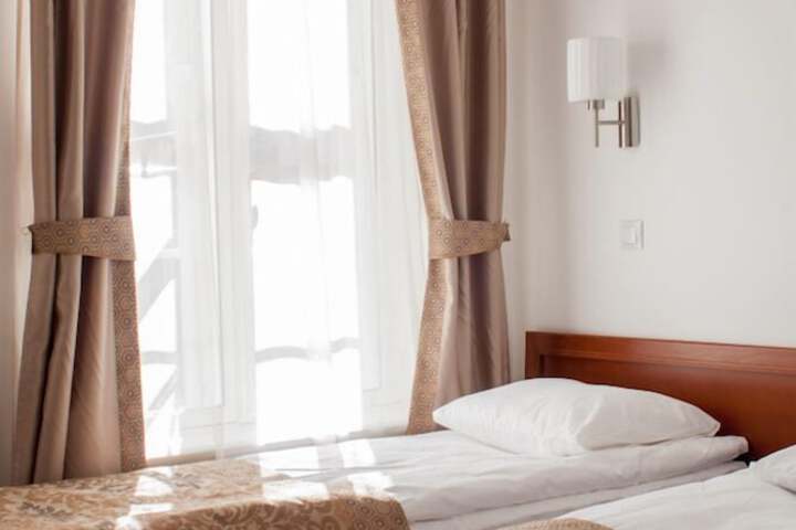 Room 42 of 119