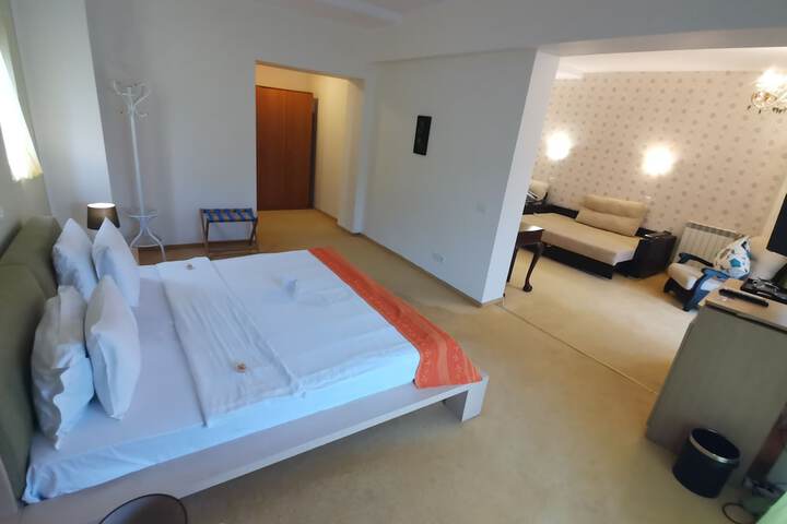 Room 12 of 41