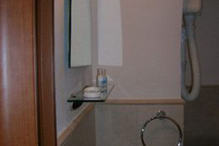 Room 3 of 36