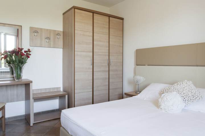 Room 5 of 24