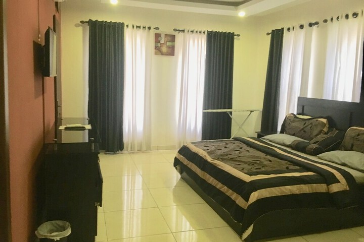 Room 8 of 14