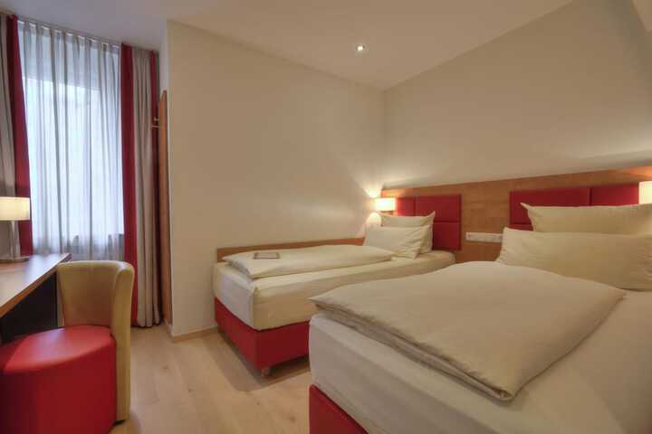 Room 16 of 33