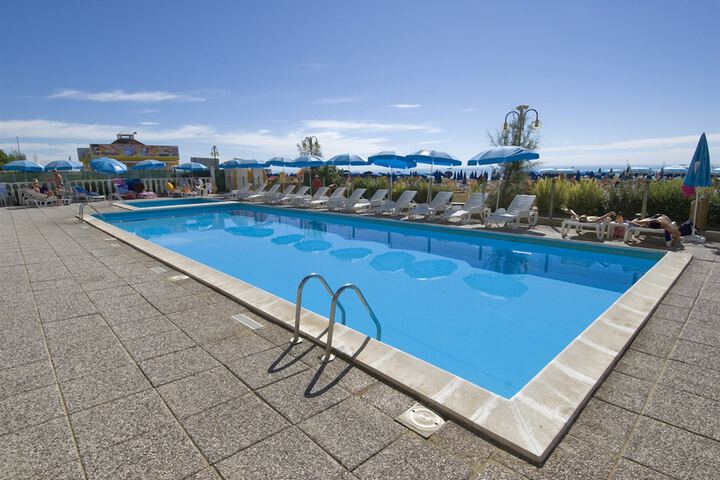 Hotel Pool