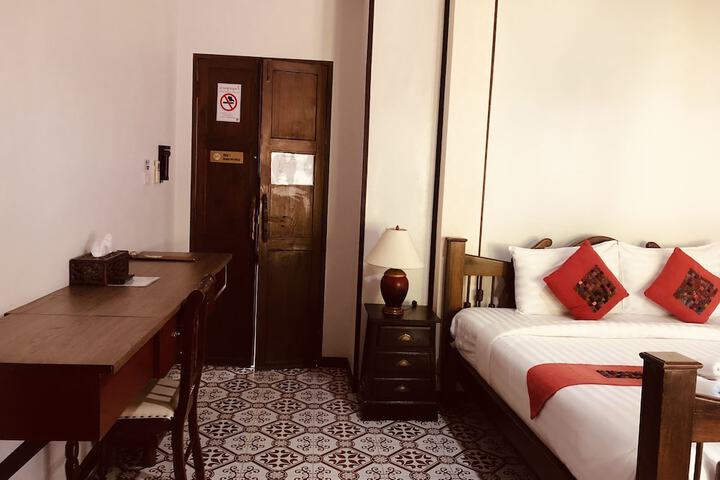 Room 16 of 48