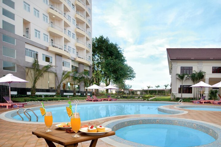 Hotel with Pool