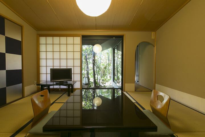 Room 8 of 35