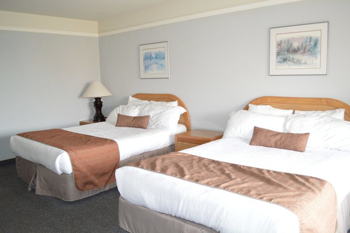 1 Queen Bed (9 of 18)