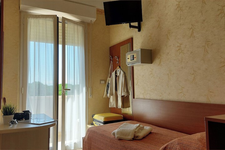 Room 15 of 54