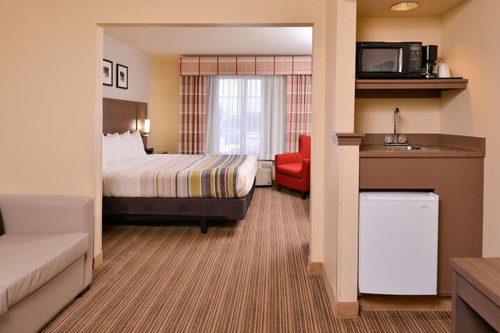 1 King Bed Accessible (4 of 11)
