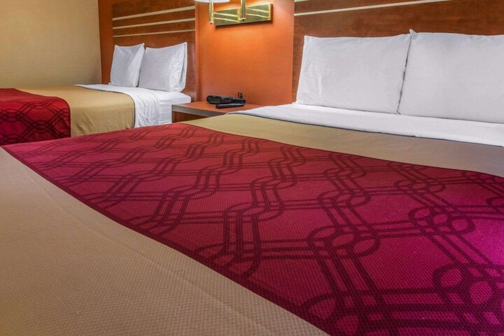 2 Double Beds (5 of 10)