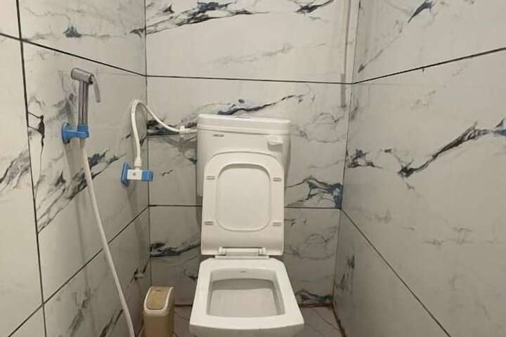 Room 9 of 10