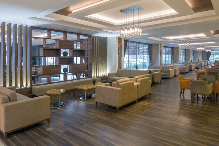 Entrance & Lobby