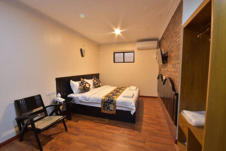 Room 7 of 38