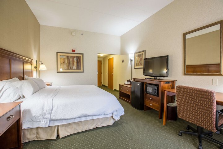 1 King Bed (2 of 21)