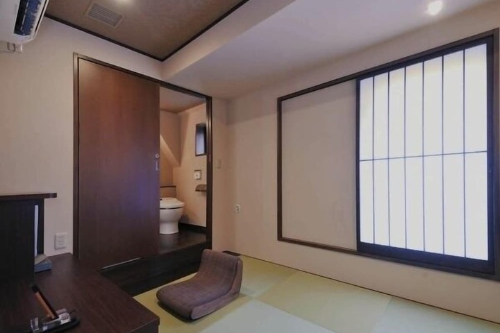 Room 17 of 51