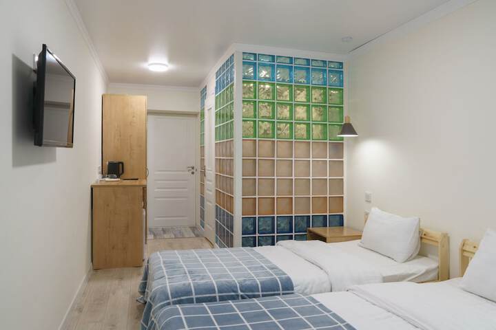 Room 2 of 61