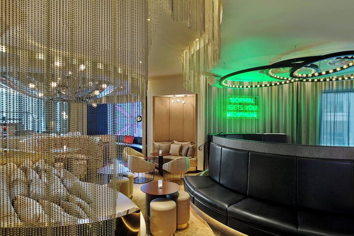 Lounge 137 of 161
