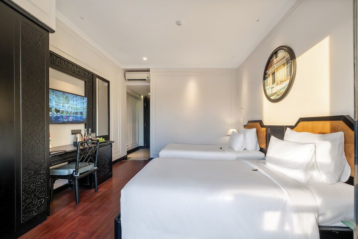 Room 18 of 115