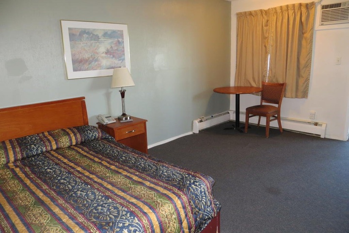 Room 4 of 15