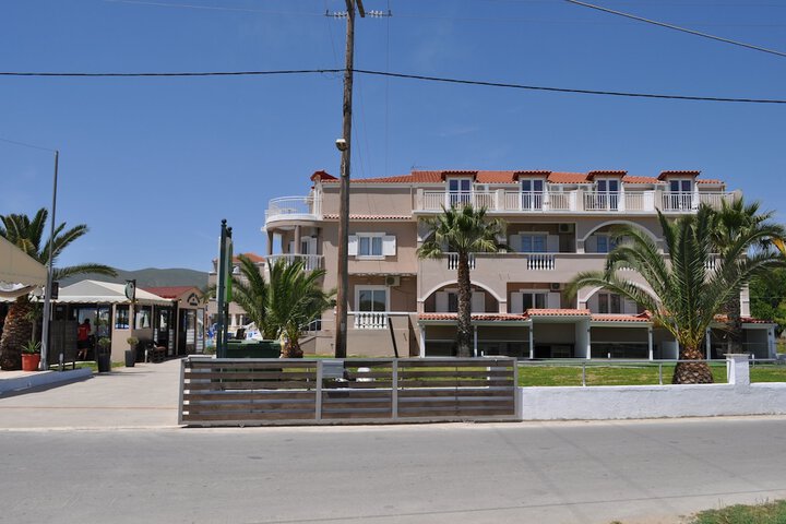 Hotel Exterior 96 of 101