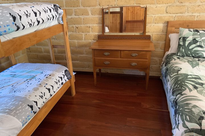 Room 4 of 93