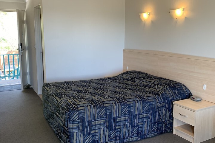 Room 6 of 24