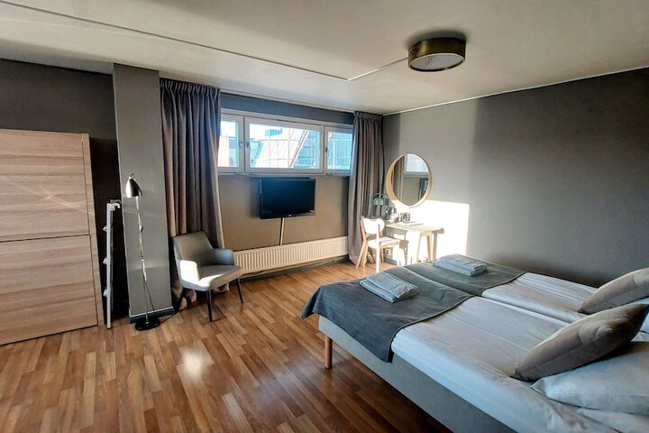 Room 31 of 103