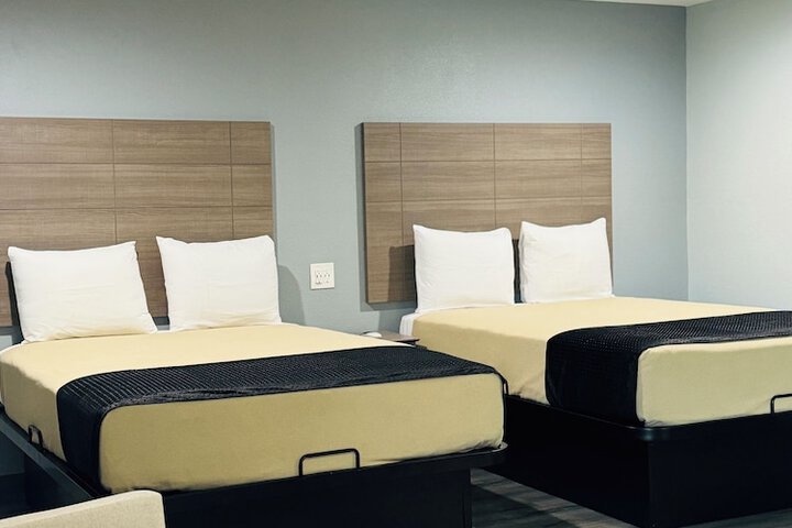 Room 7 of 16