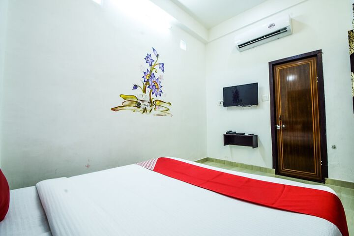 Room 9 of 18