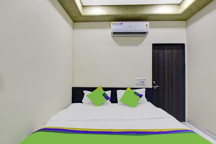 Room 14 of 28