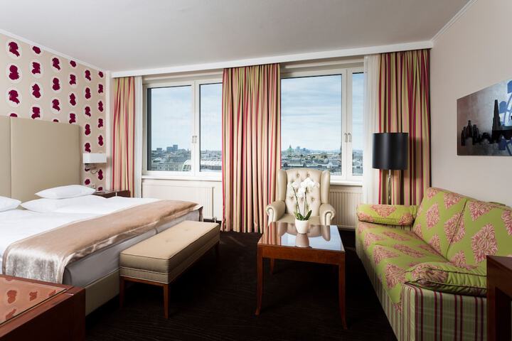 Room 33 of 59