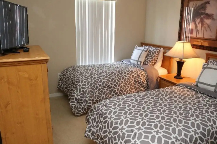 Room 6 of 17