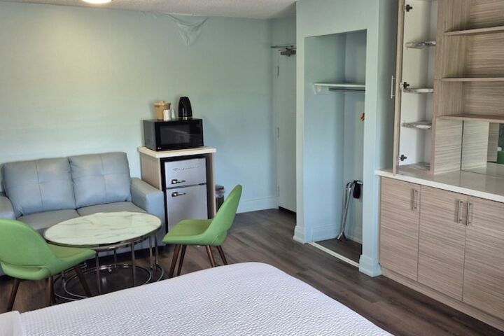 Room 42 of 99