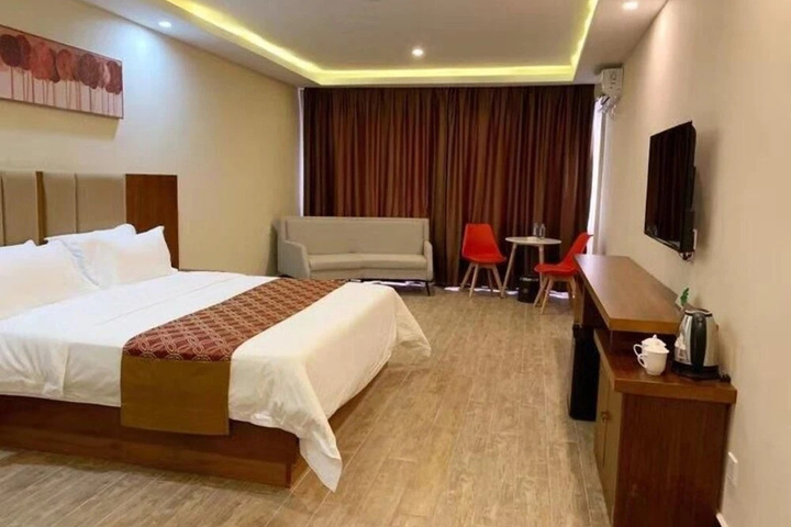 Room 5 of 15