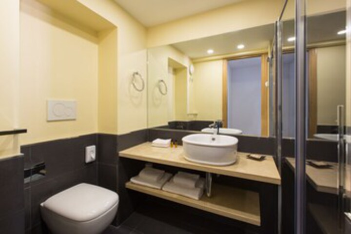 Room 10 of 21