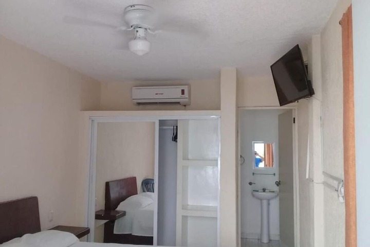 Room 5 of 25