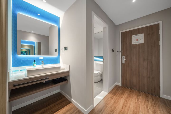 Room 8 of 35