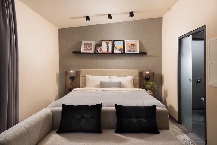 Room 7 of 34