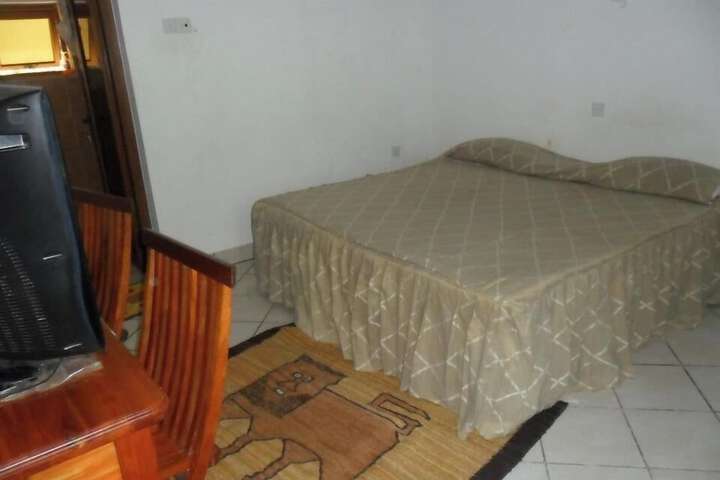 Room 6 of 19