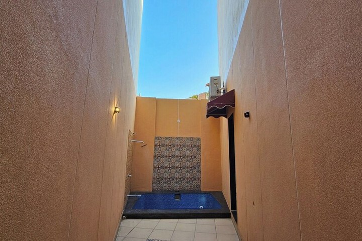 Room 8 of 50
