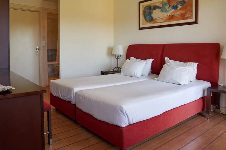 Room 4 of 39