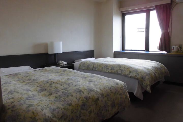 Room 6 of 10