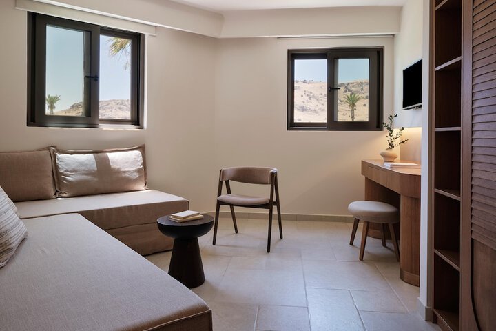 Room 44 of 193