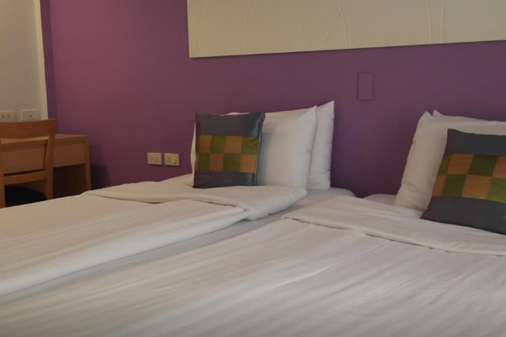 Room 4 of 68
