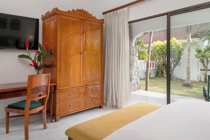 Room 4 of 33